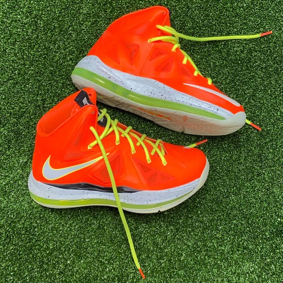 Nike LeBron 10 GS - Total Crimson / Black / Volt - Picture 2 of 6